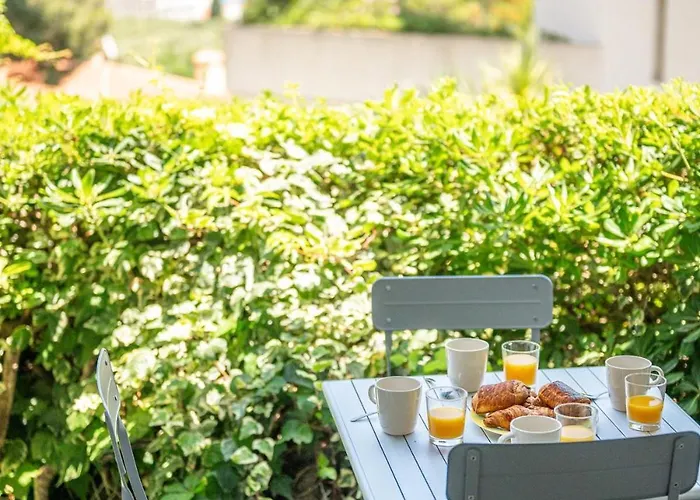 Les Miradors - Calme - Piscine - Parking Prive - مينتون